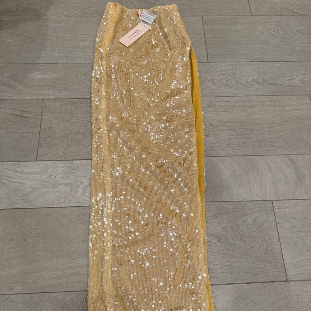Godiva 
Flat Sequin Thigh Split Maxi Skirt in Gold